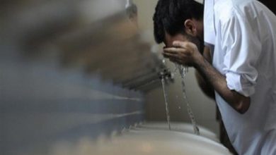 هل يجوز عدم مسح الرأس بالماء عند الوضوء بعد استعمال مكواة الشعر؟.. تعرف على رد أمين الفتوى