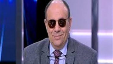 "أمي بتغير على أبويا من مراتي وعايزاني أطلقها".. ورد ساخر من مبروك عطية