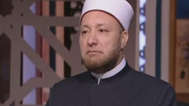 "زميلي في الشغل بيسرق ولكن لو اتكلمت هيرفدوني؟".. والشيخ عويضة عثمان ينصح