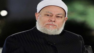 يكرر الذنب مرارًا اعتقادًا بأن الله يغفر الذنوب.. وعلي جمعة يوضح حكم الشرع