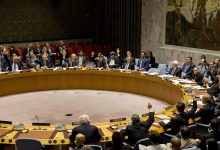 ماذا أخرج سفير إسرائيل في الأمم المتحدة من جيبه خلال اجتماع مجلس الأمن؟