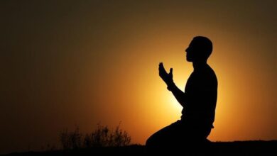 "علمه بحالي يغنيه عن سؤالي".. هل علم الله بحاجتنا يكفي بألا ندعوه؟.. كريمة يجيب (خاص)