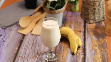 طريقة عمل سموذي الموز بحليب اللوز الصحي بالفيديو