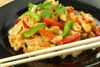 طريقة عمل وتحضير سلطة الدجاج الآسيوية