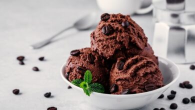 آيس كريم الشوكولاتة السهل