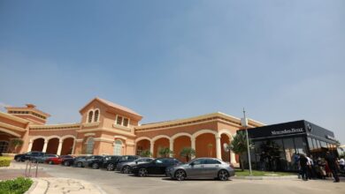 عز العرب ستار تفتتح مركز تجربة قيادة سيارات مرسيدس بنز بـ نادي جولف مدينتي