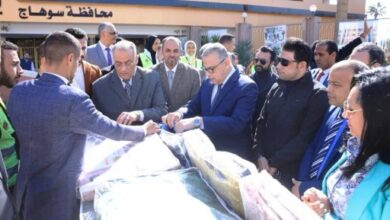 محافظ سوهاج يدشن حملة "شتاء دافئ" لتوزيع 1500 بطانية للأسر الأولى بالرعاية