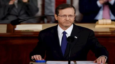 الرئيس الإسرائيلي يٌواجه مظاهرة مطالبة بوقف الحرب على غزة وإنهاء الت