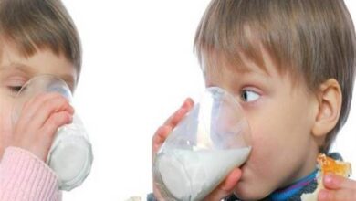هل يزيد شرب الحليب أعراض نزلة البرد لدى الطفل؟