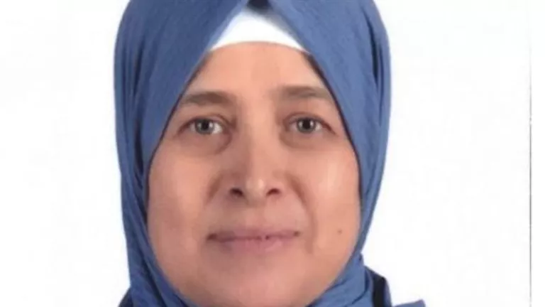 زوجي يفشي أسرارنا لأهله وحلف عليَّ بالطلاق ما أزور أمي.. فما الحكم؟..