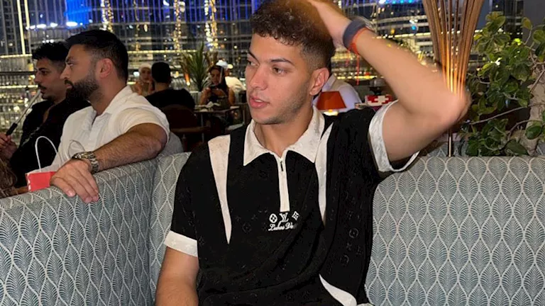 9 صور لإمام عاشور خلال قضاء إجازته بالإمارات ونجم الأهلي يعلق