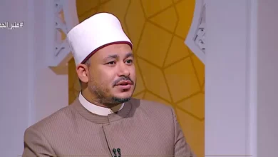 عالم بالأوقاف يحذِّر: من غرق الأهل والأبناء في السوشيال ميديا يعطل الت