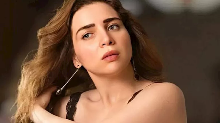 في عقد قرانها.. مي عز الدين بـ "لوك" يجمع بين الرقي والأناقة