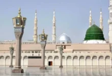 كاد الصحابة أن يضربوه.. ماذا فعل النبي مع أعرابي ارتكب فعلاً مشيناً با