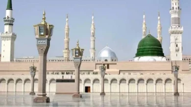 كاد الصحابة أن يضربوه.. ماذا فعل النبي مع أعرابي ارتكب فعلاً مشيناً با