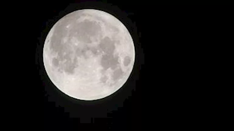 القمر العملاق الأخير في 2025 يزين سماء ديسمبر.. تفاصيل