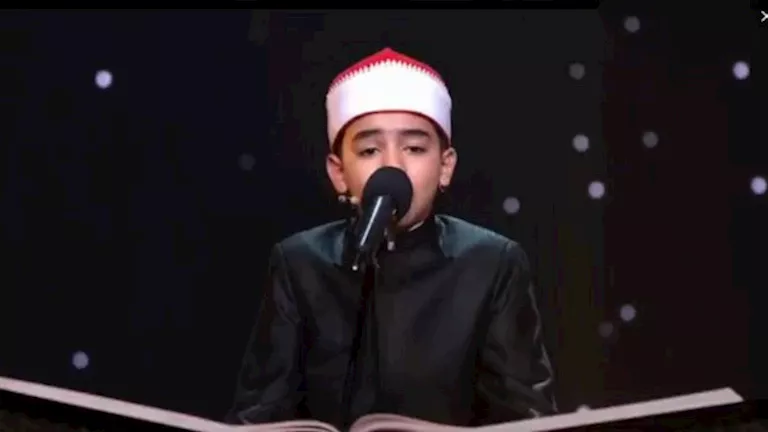 "عصفور يغرد بالقرآن".. الطفل القارئ محمد القلاجي يخطف القلوب والأسماع