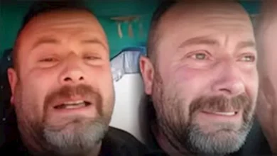 لحظات مرعبة .. رجل يحرق نفسه في بث مباشر