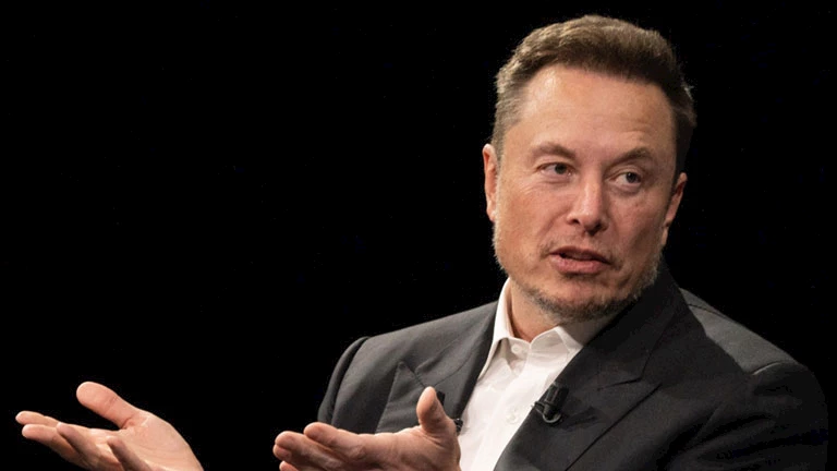 إيلون ماسك يعلن اعتزام تسلا طرح روبوتات شبيهة بالبشر بنهاية 2027