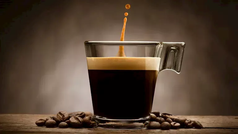 الوجه الآخر لمعشوقة الملايين.. فنجان القهوة قد يبطل مفعول مكملاتك الغذ