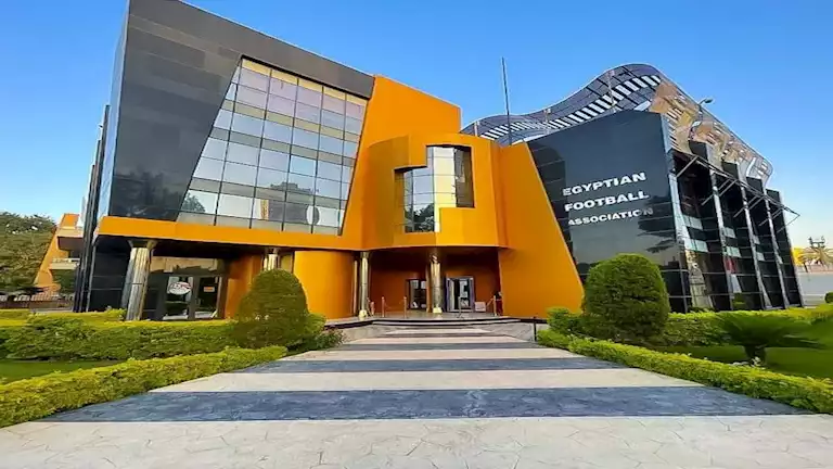 اتحاد الكرة ينفي مخاطبته كاف لتغيير موعد مباراة الزمالك وكايزر تشيفز