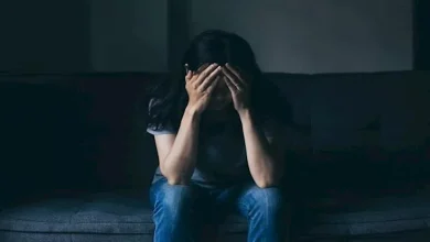 دراسة: اكتئاب الأم قد يزيد خطر التوحد لدى الأطفال