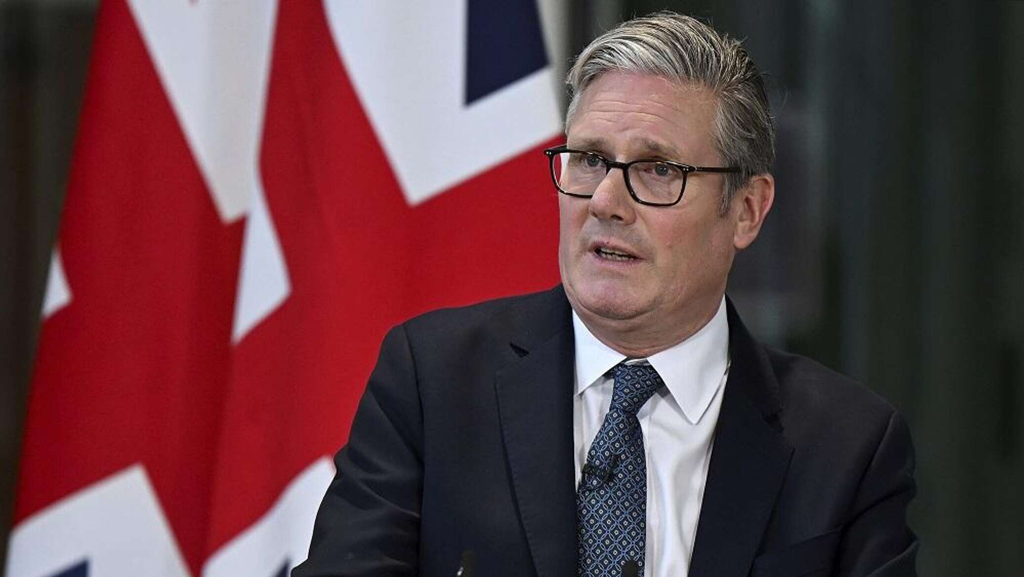 ديميترييف: الجميع يتخلى عن سفينة ستارمر الغارقة