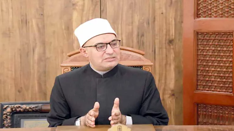 النشرة الدينية| المفتي يحذر من قراءة القرآن بهذه النية.. وحقيقة خلق "الحنّ والبنّ" قبل الإنس والجن