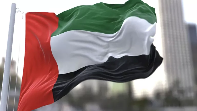 حريق في رصيف بميناء جبل علي الإماراتي إثر شظايا عمليات اعتراض جوي